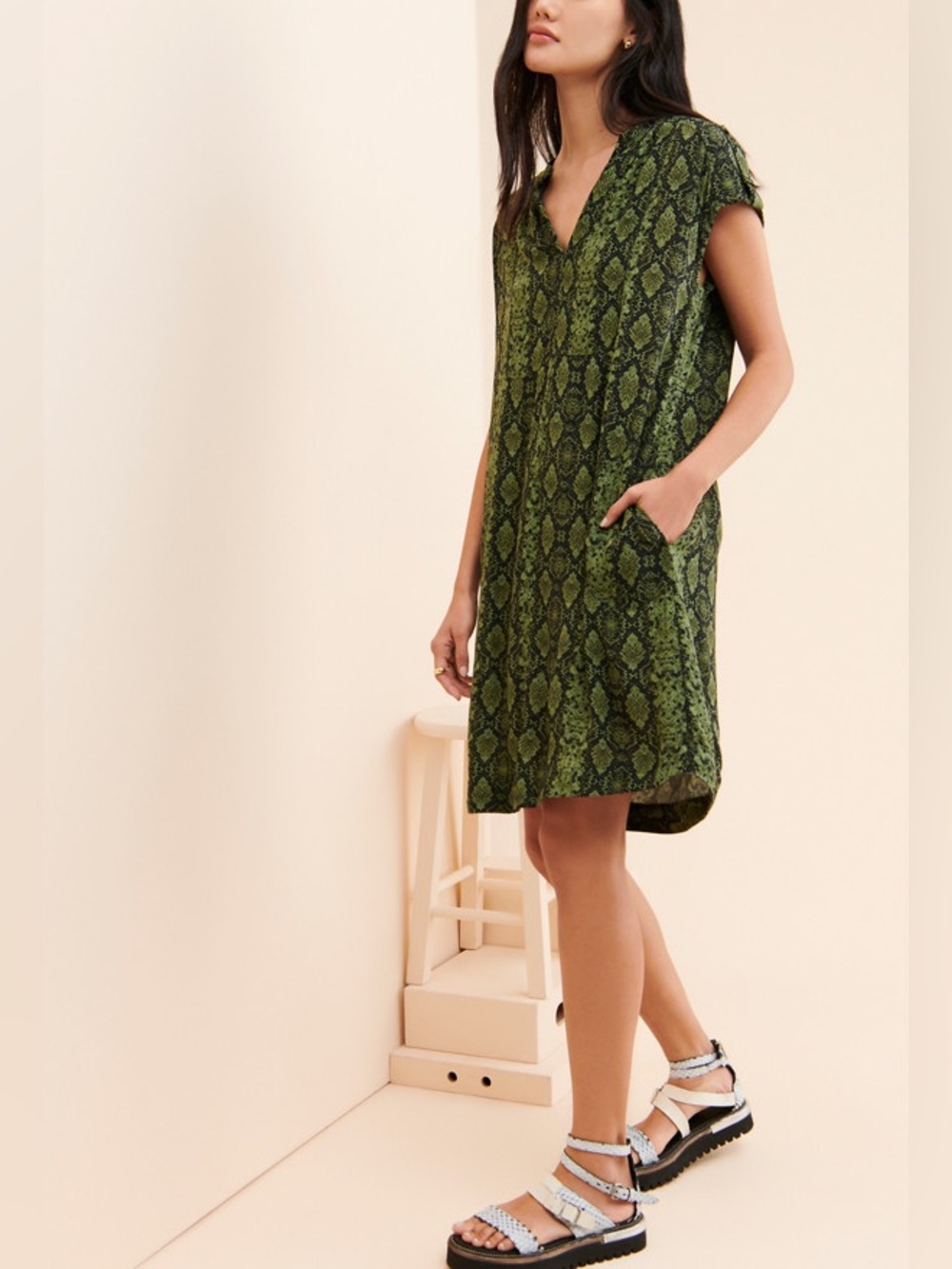 Anthropologie Dress Size XS Green Rachel Sleeveless Snake AOP Neck Pocket Tunic